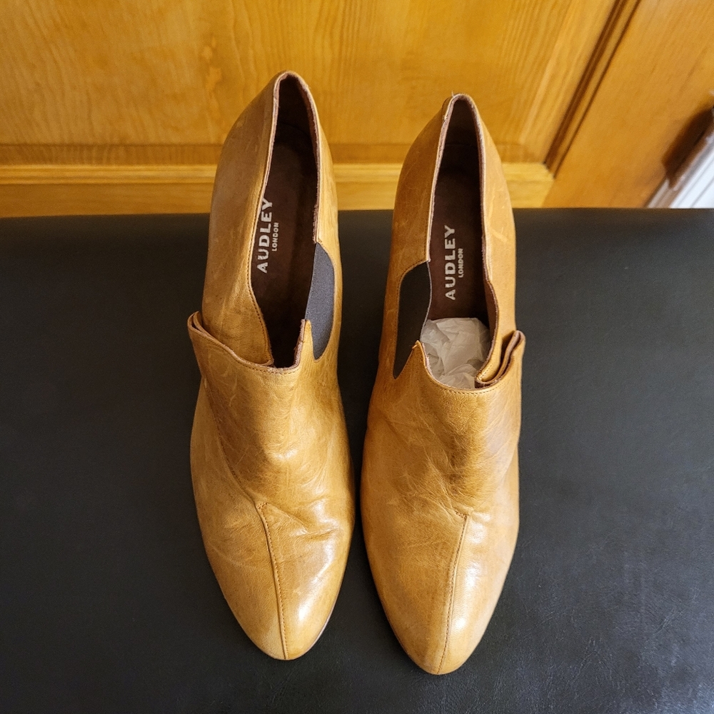Shoes - Picture 10 of 10
